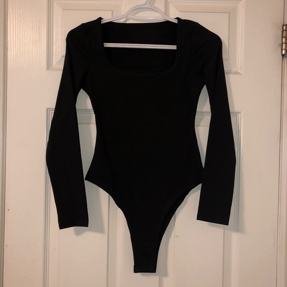 Black Long Sleeve Bodysuit❌ONLY MEDIUM AVAILABLE❌ - Picture 3 of 7
